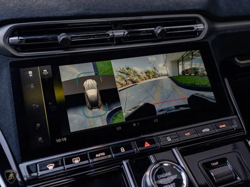 Used 2025 Aston Martin V8 Vantage Coupe image 13