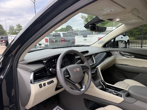 Used 2020 Cadillac XT6 Premium Luxury FWD image 6