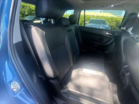 Used 2019 Volkswagen Tiguan SE w/ Panoramic Sunroof Package image 18