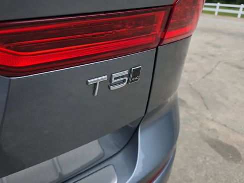 Used 2018 Volvo XC60 T5 Momentum w/ Vision Package AWD/4WD image 12