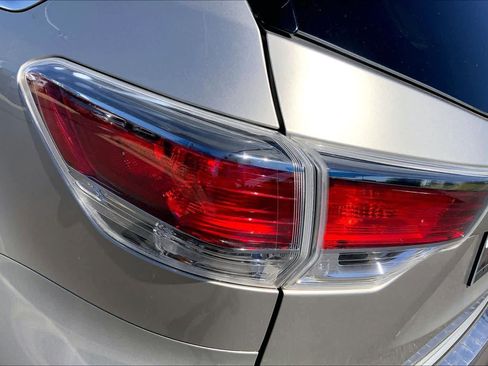 Used 2015 Toyota Highlander XLE AWD/4WD image 29