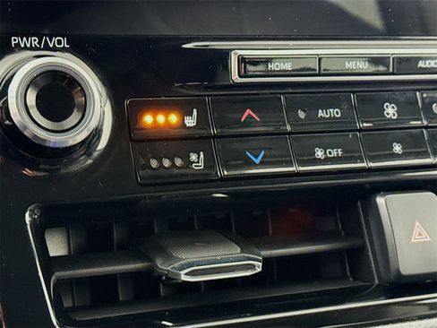 Used 2022 Toyota Highlander Platinum image 17