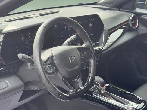 Used 2024 Chevrolet Trax RS w/ Sunroof Package FWD image 16