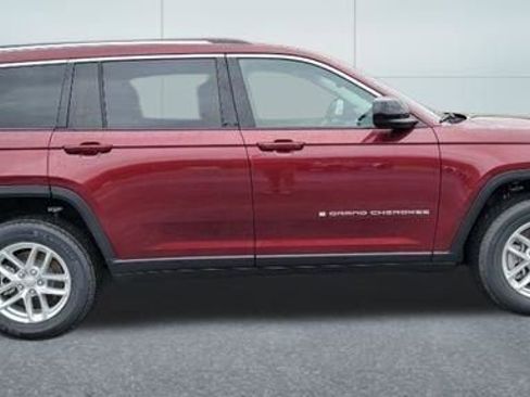 Used 2022 Jeep Grand Cherokee L Laredo w/ Luxury Tech Group I RWD image 2