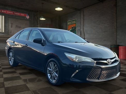 Used 2015 Toyota Camry SE FWD image 3