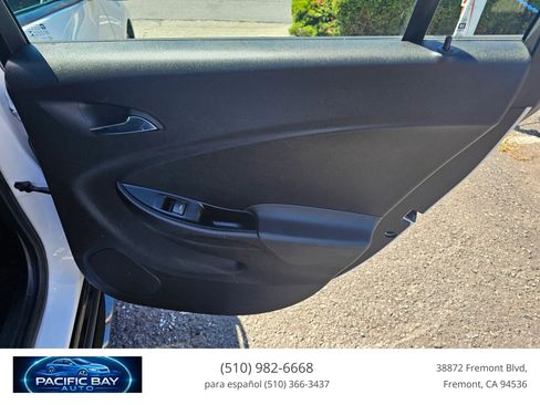 Used 2018 Chevrolet Volt LT FWD image 15