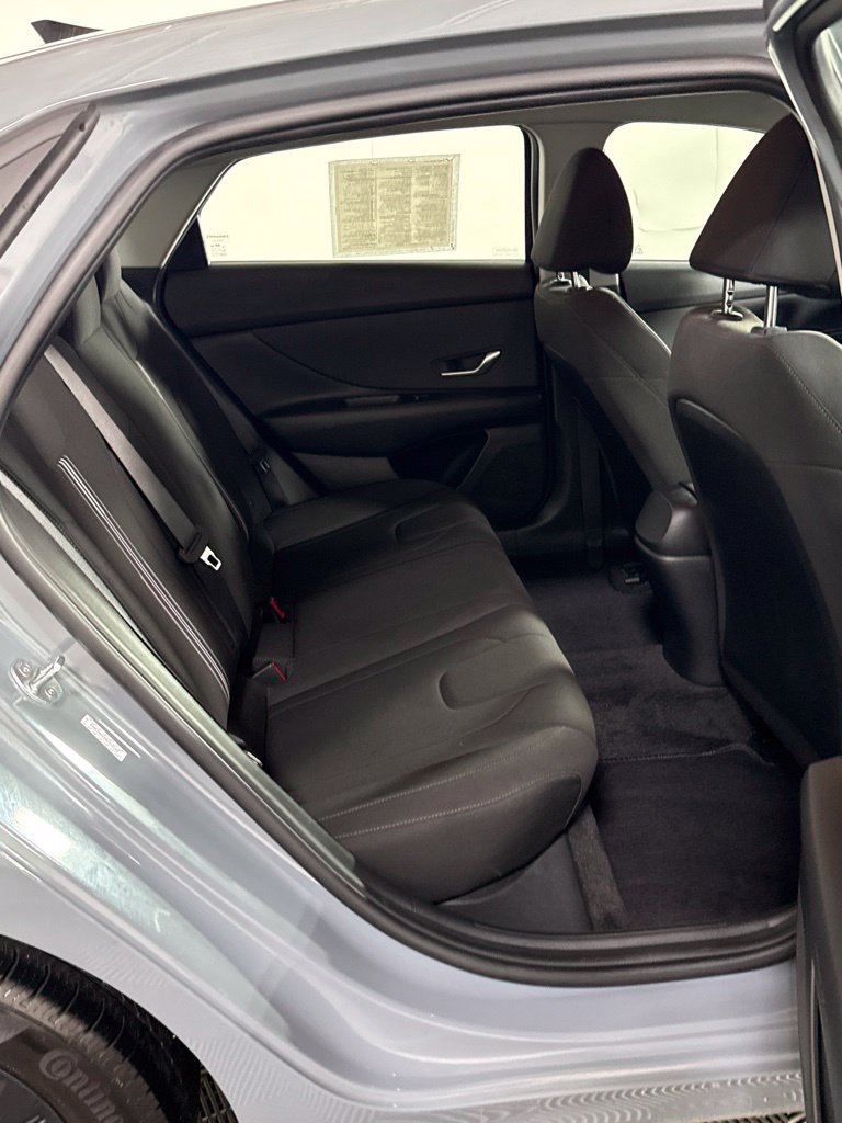 Used 2022 Hyundai Elantra SEL w/ Convenience Package FWD image 16