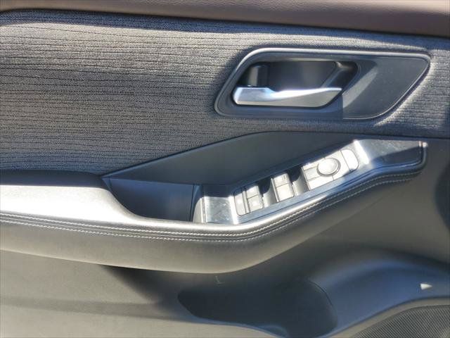 Used 2023 Nissan Rogue SV FWD image 15
