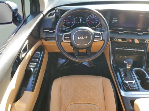 Certified 2023 Kia Carnival EX image 13