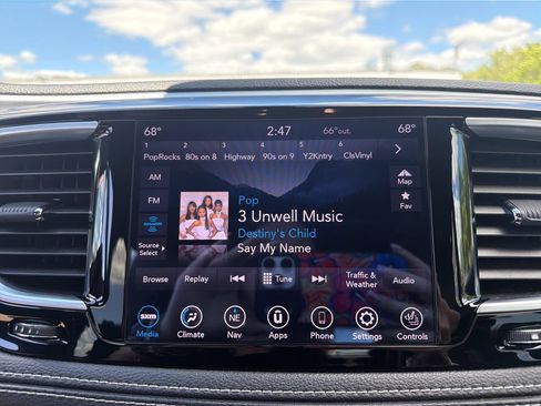 Used 2020 Chrysler Pacifica Limited w/ S Appearance Package FWD image 22