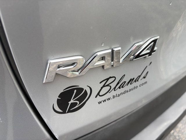 Used 2019 Toyota RAV4 XLE FWD image 9