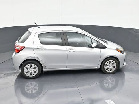 Used 2018 Toyota Yaris L image 17