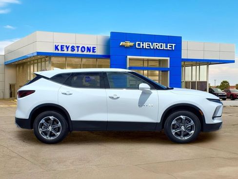 Used 2025 Chevrolet Blazer LT FWD image 8