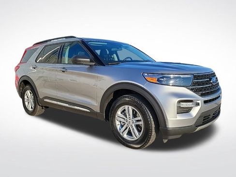 Used 2021 Ford Explorer XLT w/ Equipment Group 202A AWD/4WD image 7