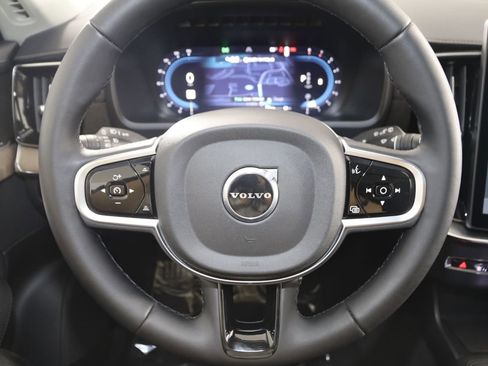 Used 2025 Volvo XC90 B6 Plus AWD/4WD image 37