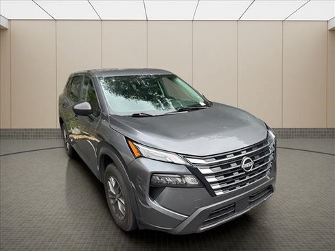 Used 2024 Nissan Rogue S FWD image 8