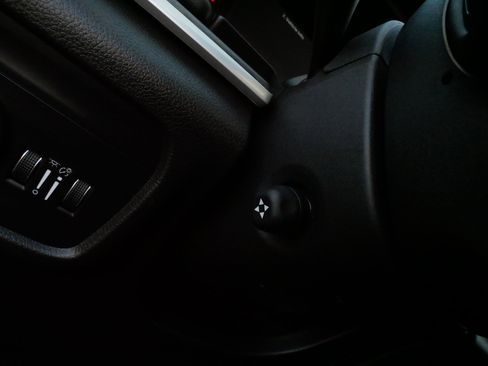 Used 2023 Jeep Grand Cherokee Limited w/ Luxury Tech Group II image 29