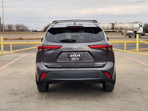 Used 2023 Toyota Highlander XLE image 5