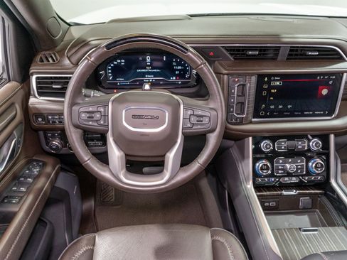 Used 2024 GMC Yukon XL Denali w/ Advanced Technology Package AWD/4WD image 11