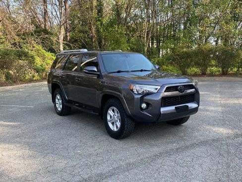 Used 2016 Toyota 4Runner Limited image 3