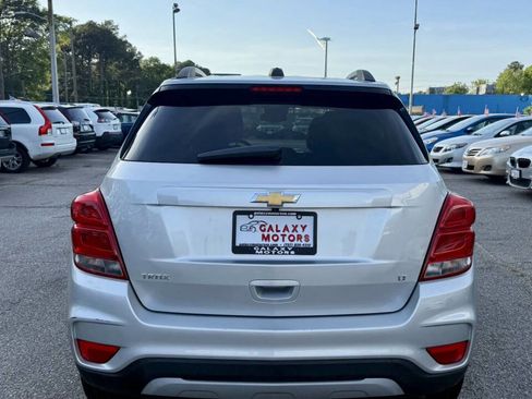 Used 2017 Chevrolet Trax LT w/ LT Convenience Package image 6