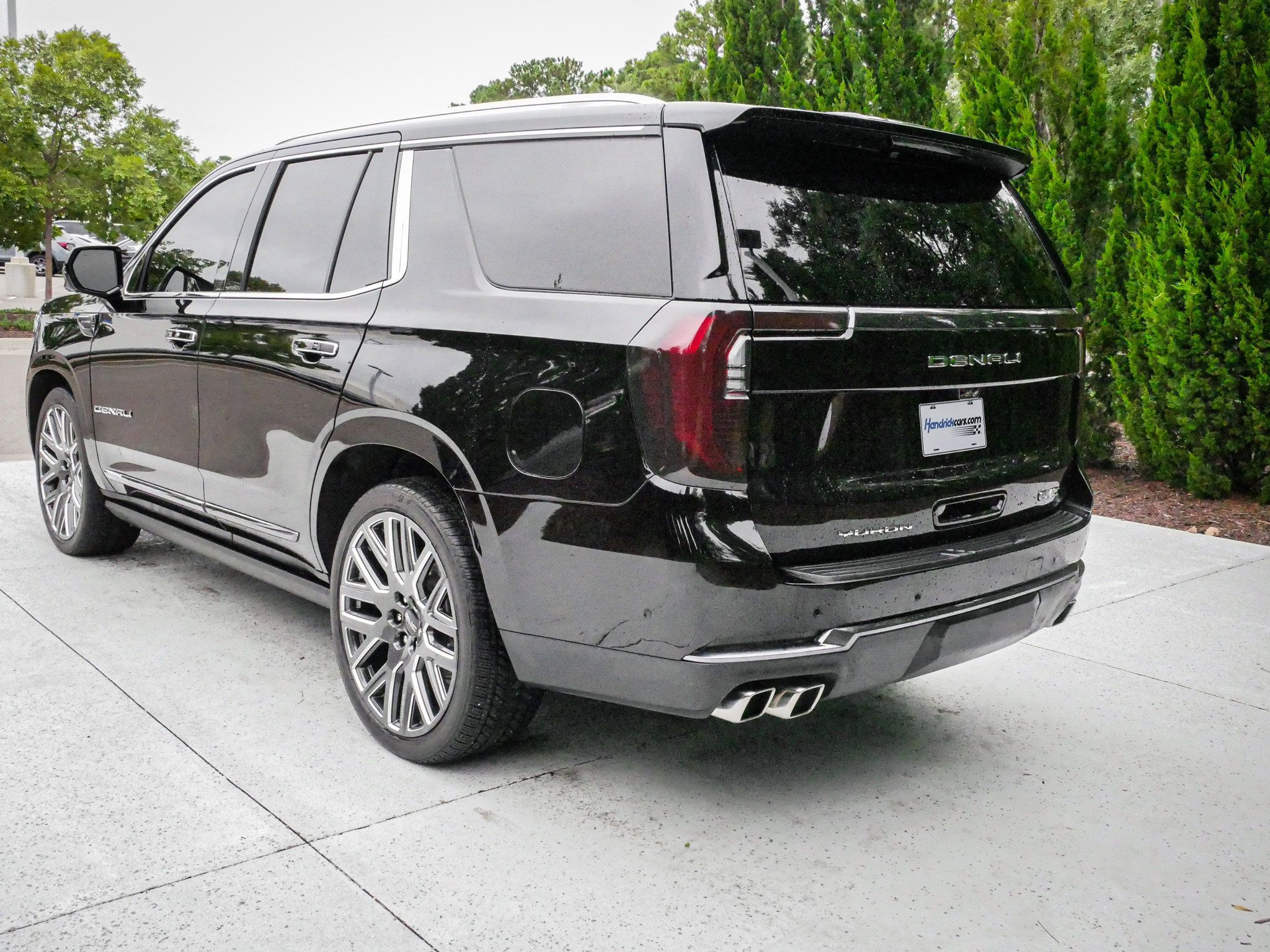 Used 2025 GMC Yukon Denali Ultimate w/ LPO, Floor Liner Package AWD/4WD image 9