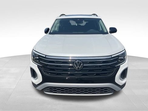 New 2026 Volkswagen Atlas Peak Edition image 3