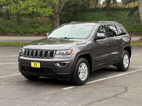 Used 2020 Jeep Grand Cherokee Laredo RWD image 1