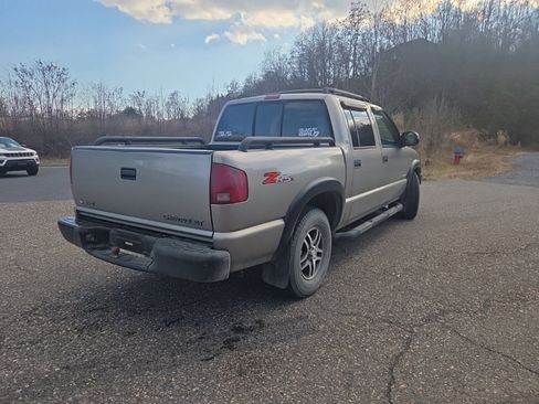 Used 2002 Chevrolet S10 Pickup LS w/ ZR5 Appearance Pkg image 4