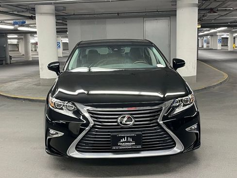Used 2018 Lexus ES 350 w/ Luxury Package w/Wood Trim image 29