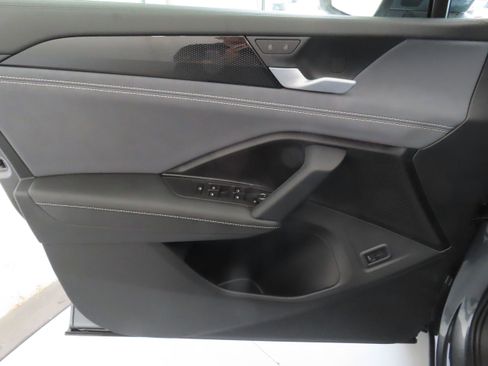 New 2026 Volkswagen Tiguan SE AWD/4WD image 10