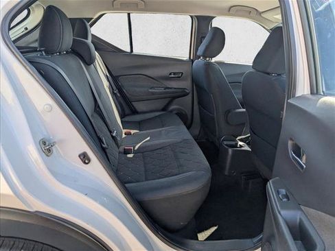 Used 2018 Nissan Kicks SV FWD image 17
