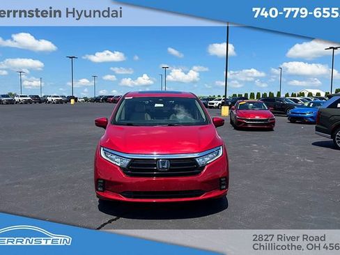 Used 2024 Honda Odyssey Touring image 2