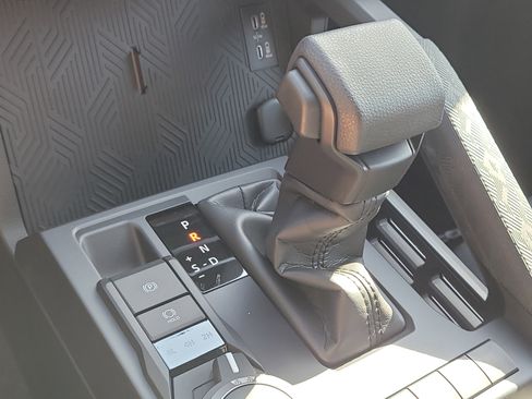 Certified 2025 Toyota Tacoma SR5 image 27