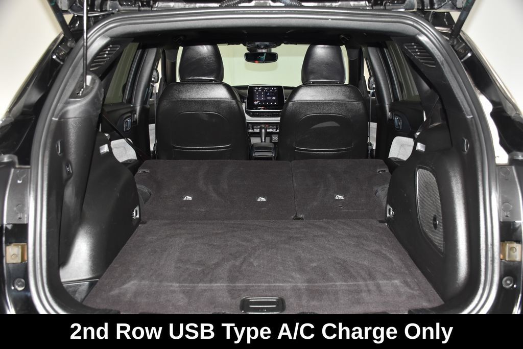 Used 2025 Jeep Compass Latitude w/ Sun & Sound Group AWD/4WD image 35