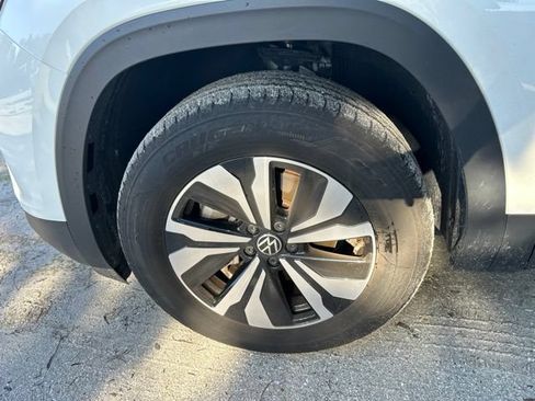Used 2024 Volkswagen Atlas Cross Sport SE FWD image 20