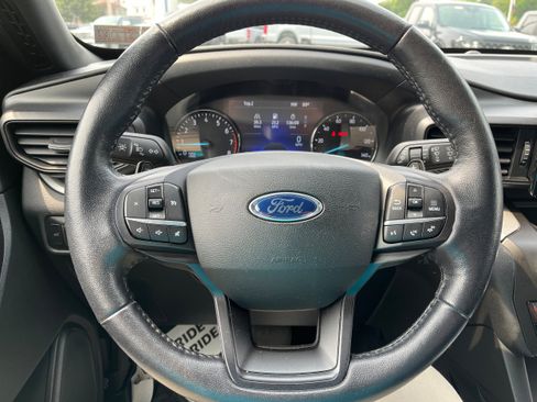 Certified 2020 Ford Explorer XLT w/ Comfort Package AWD/4WD image 15