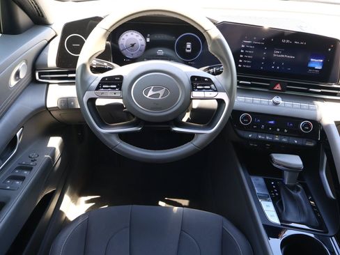Used 2024 Hyundai Elantra SEL w/ Convenience Package FWD image 9