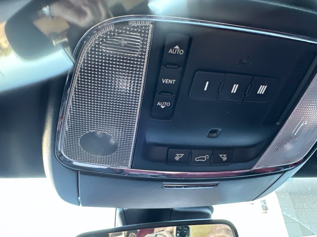 Used 2018 Dodge Durango R/T w/ Technology Group AWD/4WD image 26