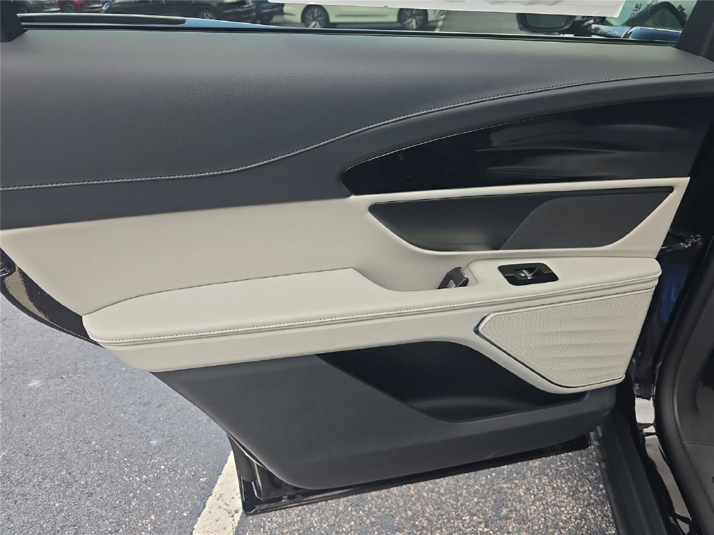 New 2026 Lincoln Nautilus Premier AWD/4WD image 9