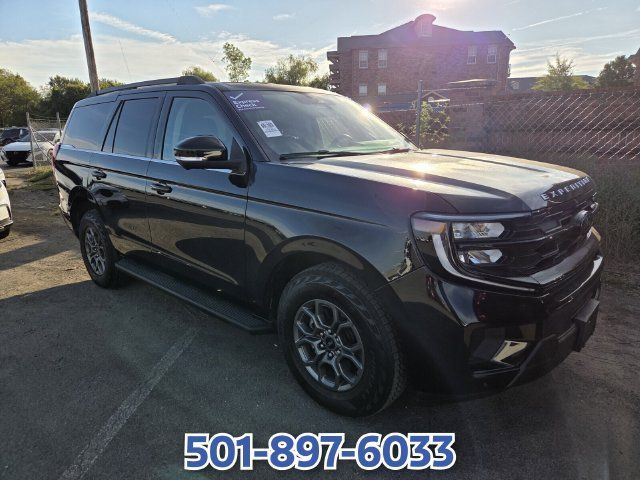 Used 2026 Ford Expedition Active RWD image 2