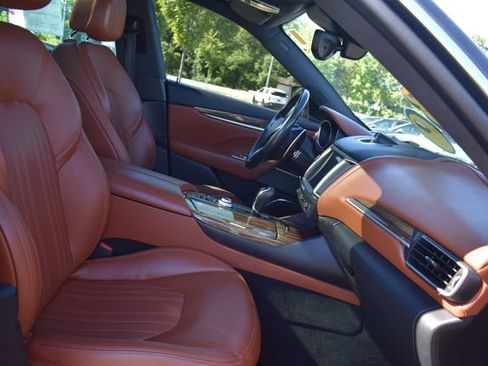 Used 2018 Maserati Levante GranLusso AWD/4WD image 15
