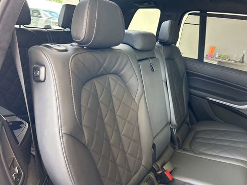 Used 2024 BMW X7 xDrive40i w/ M Sport Package image 31