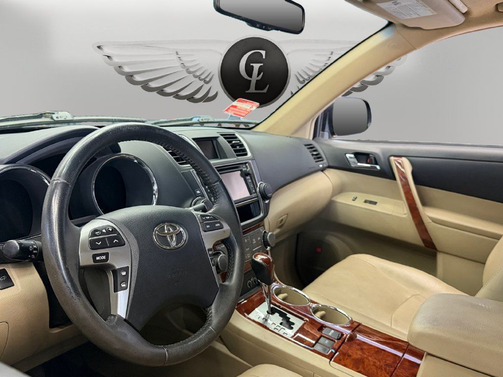 Used 2013 Toyota Highlander Limited FWD image 16