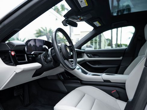 Used 2020 Porsche Taycan 4S image 18