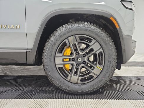 Used 2023 Rivian R1T Adventure image 11
