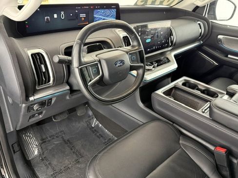 Used 2025 Ford Expedition Max Platinum AWD/4WD image 8