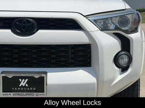 Used 2018 Toyota 4Runner SR5 RWD image 4