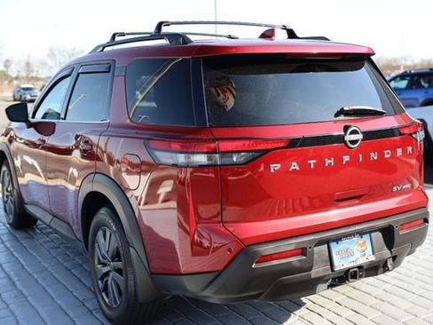 Used 2022 Nissan Pathfinder SV w/ SV Premium Package image 3