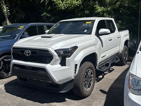 Used 2025 Toyota Tacoma TRD Sport AWD/4WD image 1